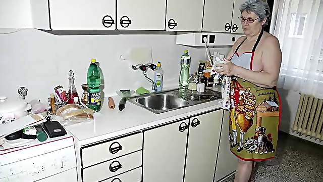 Amateur mature and grandma pictures collected in hot slideshow