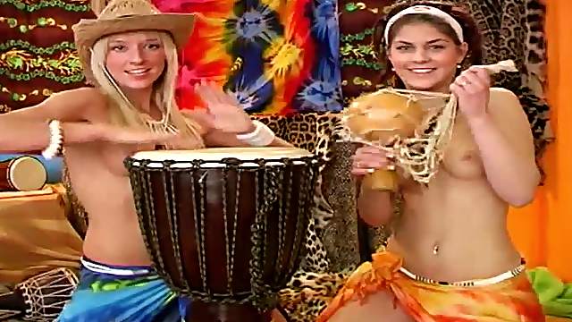 Blonde gets her shaved snapper fucked with a dildo