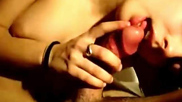 Horny Teen Makes Her Boo Bust A Nut With Blowjob