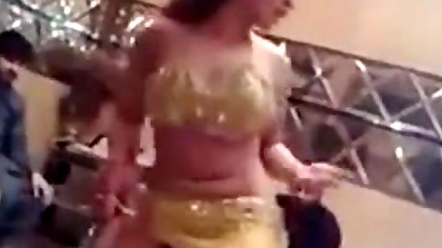 Indian Mujra does a hot booty shake dance
