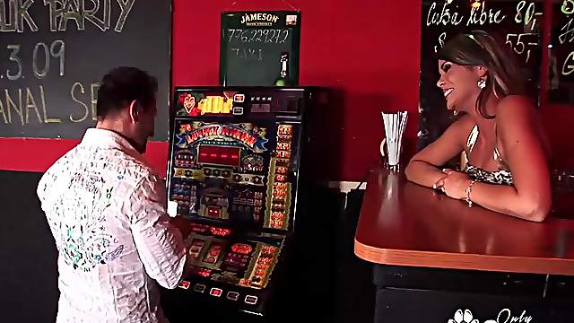 Booty blonde Federicka Hill ass fucks big cock in bar