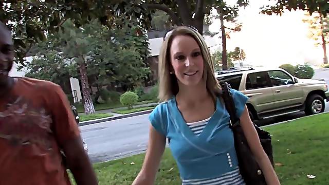 Unforgettable threesome with Desire Moore and another blondie