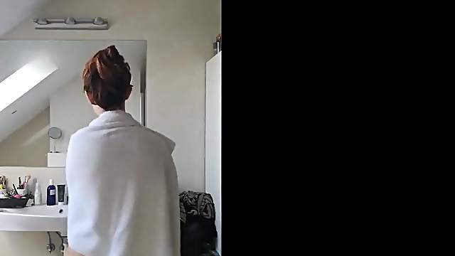 spying on my ass shaking GF