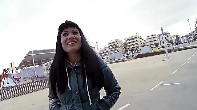 Tattooed Samantha Pink agrees to fuck with two horny strangers