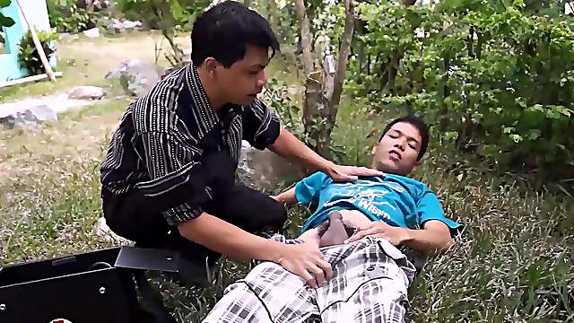 Asian twink Arjo needs medical attention and Dr. Vahn responds.