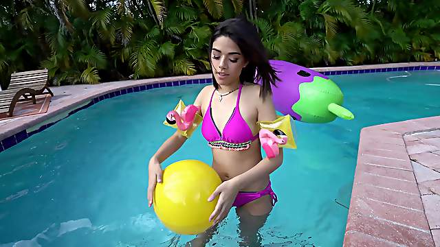 Stunning Harmony Wonders gets her cunt filled with a monster dick