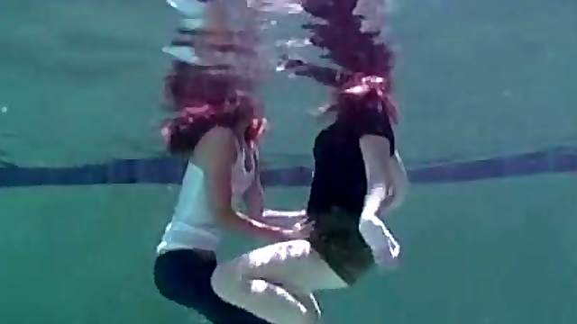 Two kinky lesbians get to finger one another in the pool