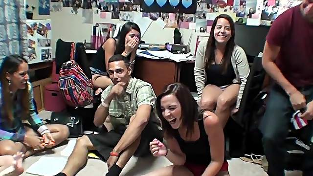 Bailey Rossi and Ella Woods share cock at a college dorm orgy
