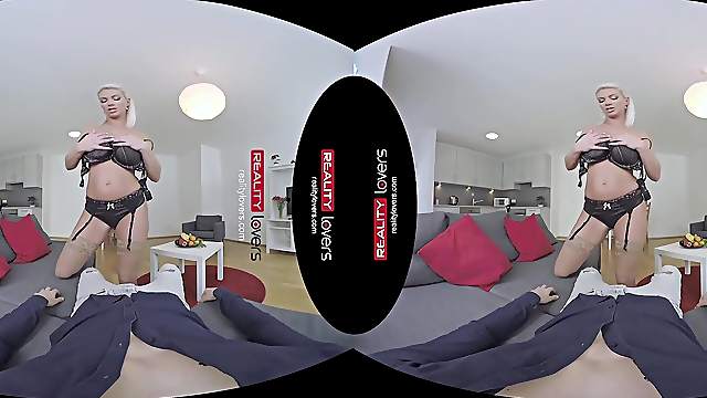 Sexy German Milf joyriding in VR