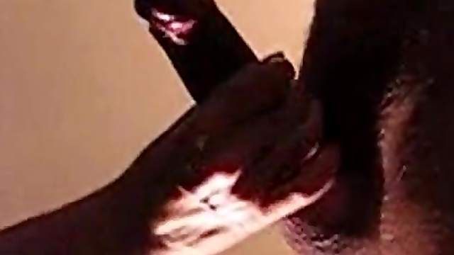 Schöner Handjob mit abspritzen. So mag ich es.