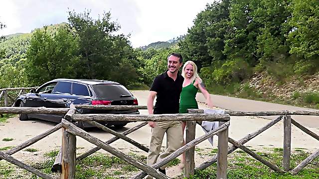 Lola Taylor stopped the car in the middle of nowhere so they can fuck