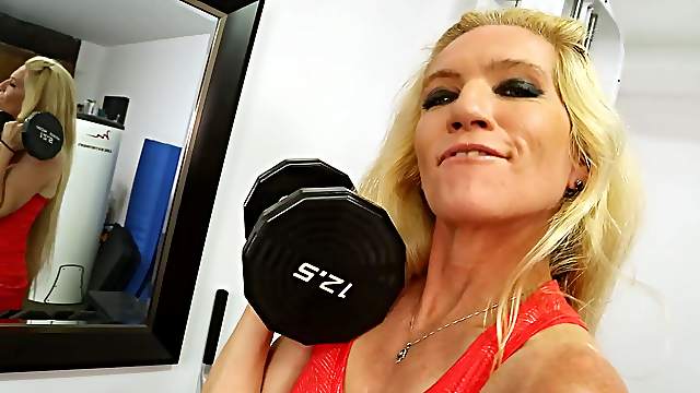 Fit mature blonde whore Zosia in a close up POV sloppy blowjob