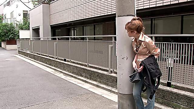 Japanese amateur MILF picked up and pussy creamed by a stranger