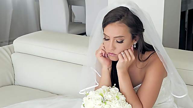 Kelsi Monroe fucks a stranger for the last time before getting married