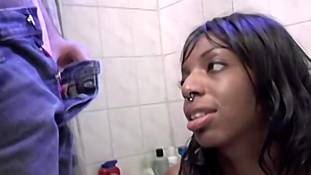 Cute Ebony amateur girlfriend masturbates with a vibrator before