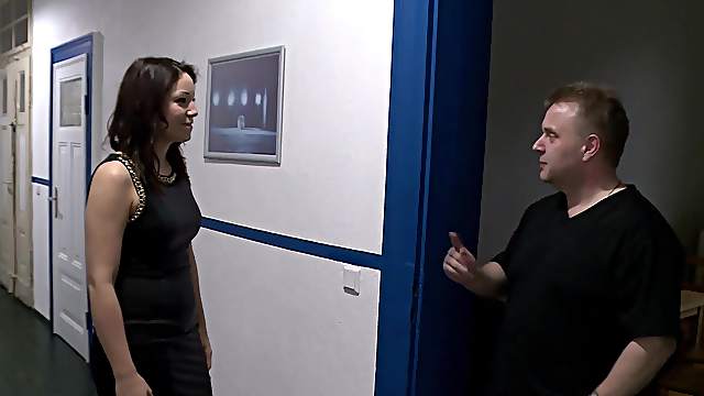 Natalie Hot wants to reach an perfect orgasm with horny stranger