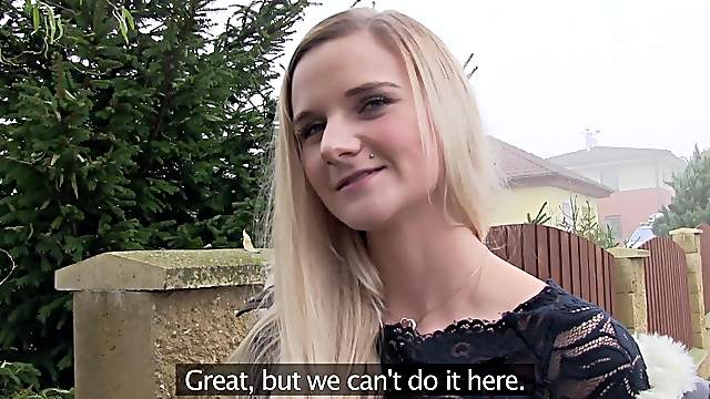 Blonde girl Katy Pearl gets her wet cunt fucked in the stranger's car