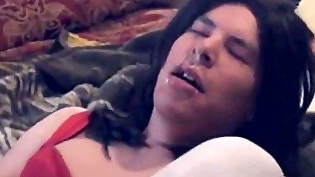 Two other dads and a shemale get fucked from 14:00 to 16:00.