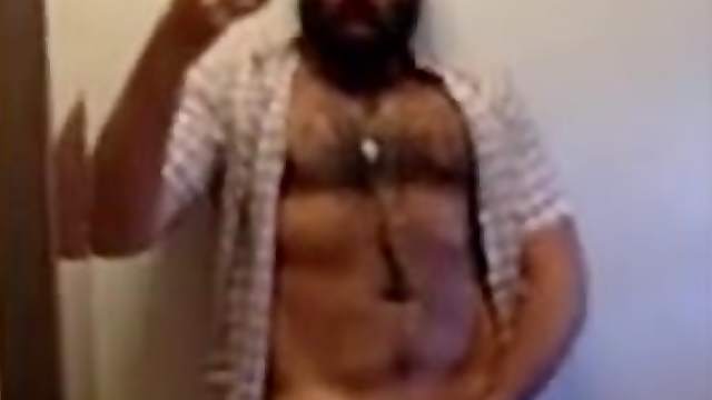 Osazo barbudo se gay wc pajea en wc publico