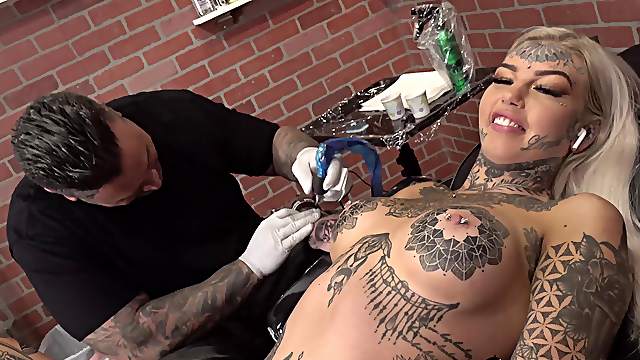 Amber Luke masturbates while getting tattooed