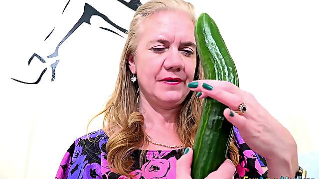 Horny mature lady get good use of her sextoys and vegetable