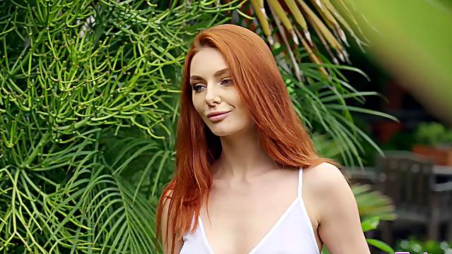 Amateur babe Lacy Lennon having her first lesbian experience