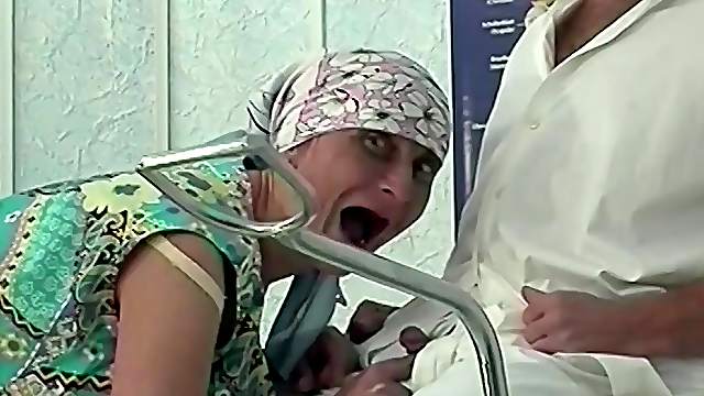 Ugly hairy 85 years old mom fisted by her doctor