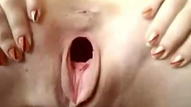 Big Pussy Euro Babe squirt show solo masturbation