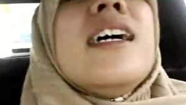 Indonesian muslim fuck in car