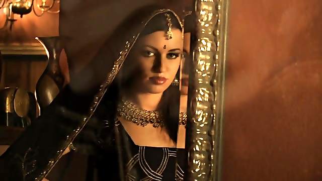 An Arousing Moves From Indian MILF While Dancing Gracefully
