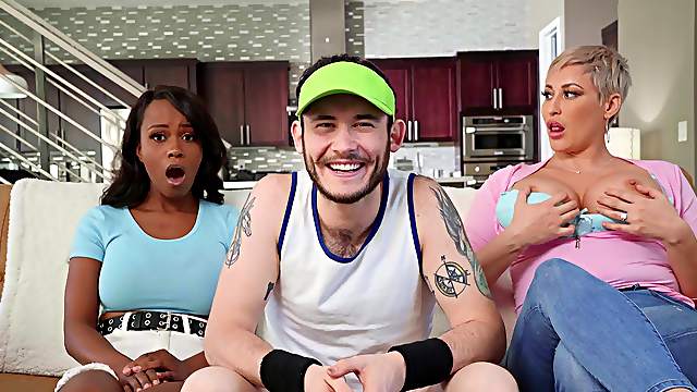 Lesbian interracial scene with mature Ryan Keely and Jazabel Vessir
