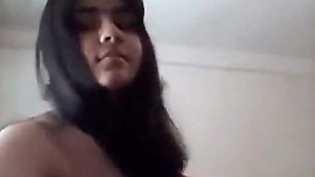 Five Pakistani beauty showing herself