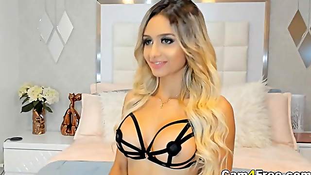 Horny Blonde Bombshell Fucks Her Pussy On Cam