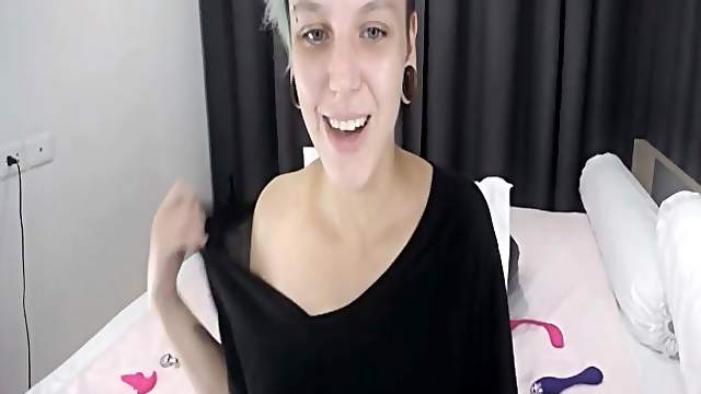 Be mystified by this spunky haired babe that show her hairy pussy live in cam