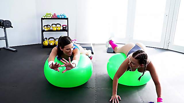 Jenifer Jane and Tindra Frost fingering and licking in the gym