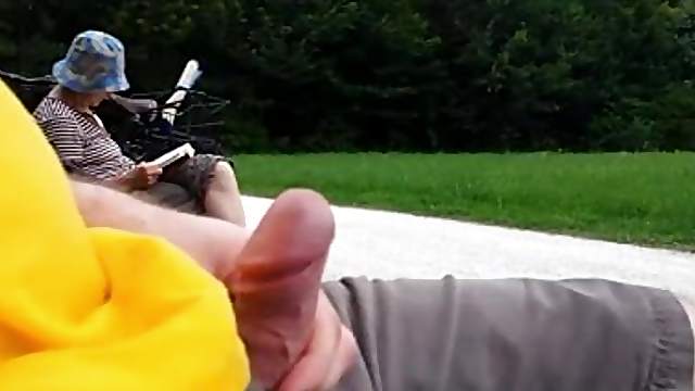 Flashing dick to granny in the park