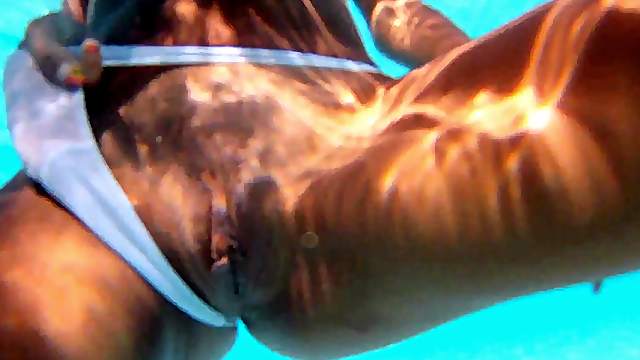 Dude with a large cock fucks hot ass stranger Amylee in the hotel room
