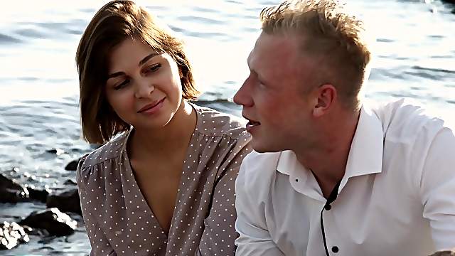 Cunning man made girl fall in love for the sake of banging