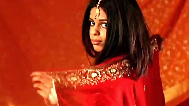 Bollywood Brunette Babe Loves The Spotlight Making Fun