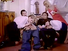 Adolescentes cachondas aprenden como chupar y cojer en Les Petites Écolièrs - Porno retro