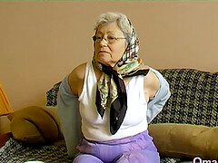 Solo grandma stripping down and playing her pusssy really well with sex toy