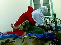 Арабские лесбиянки факаются на кровати онлайн на вебку для большей остроты