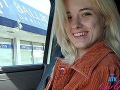 Blonde Nicole Nichols enjoys while sucking a dick in POV