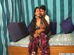 Linda adolescente India virgen