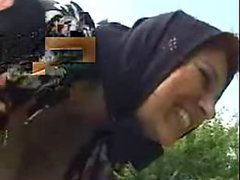 Abuela pechugona chupa una verga y consigue que le cojan su concha peluda