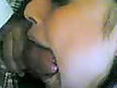 Joven India amateur recibe un facial masivo