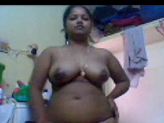 Big tittied Indian woman shows her boobs in amateur video