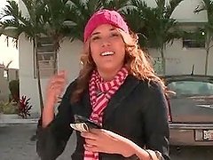 Rubia es levantada por un viaje sexual en el autobus