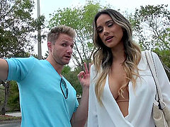 Stunning Zenida Gets Her Pussy Licked Before Going Hardcore