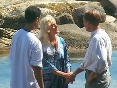 Suzan Nielsen gets sandwiched on a rocky beach in MMF clip